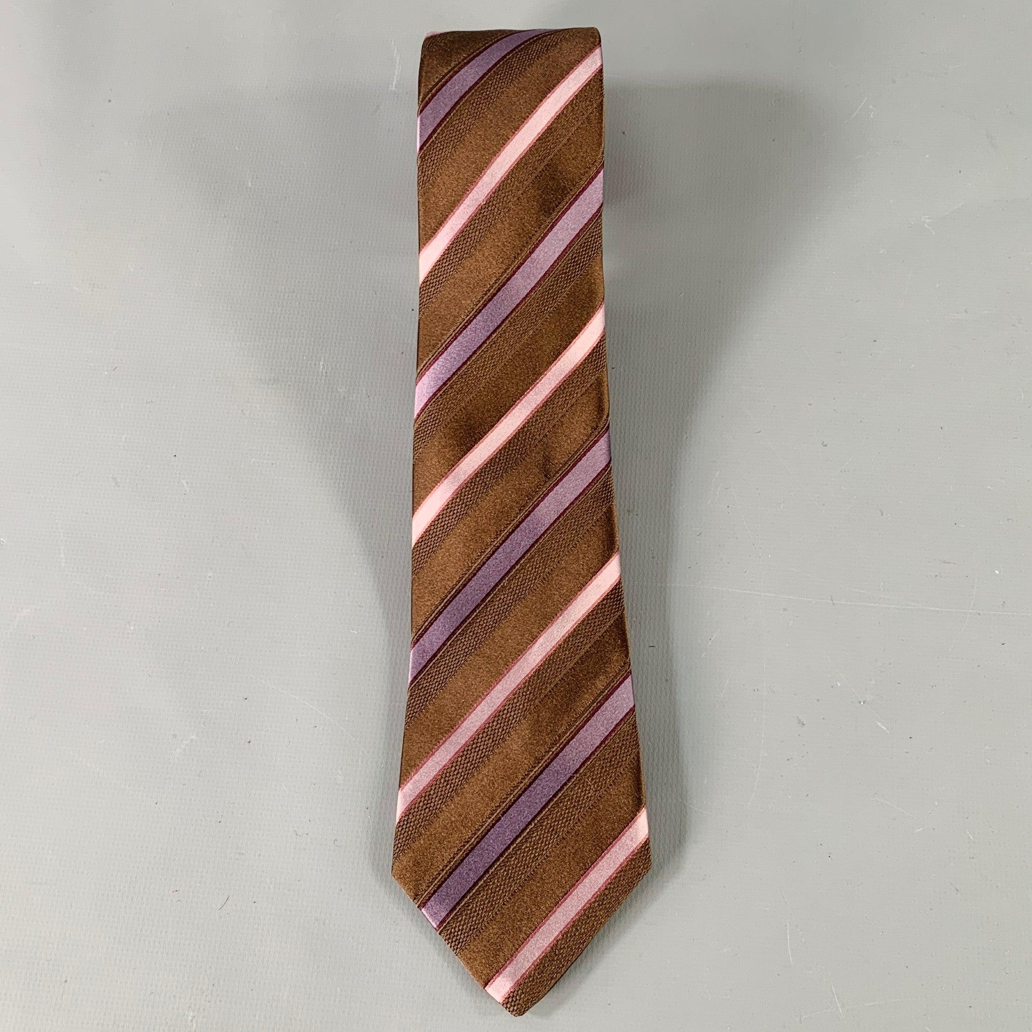 GUCCI necktie
in a brown silk featuring a purple and pink diagonal stripe pattern. Made in Italy.Excellent Pre-Owned Condition. 

Measurements: 
  Width: 2.75 inches Length: 59 inches 
  
  
 
Sui Generis Reference: 137278
Category: Tie
More