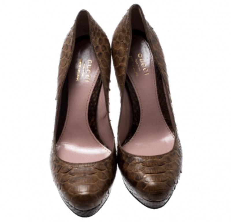 Gucci Pumps con plateau in pitone marrone, esclusive per l'Europa, taglia 38 in vendita 1