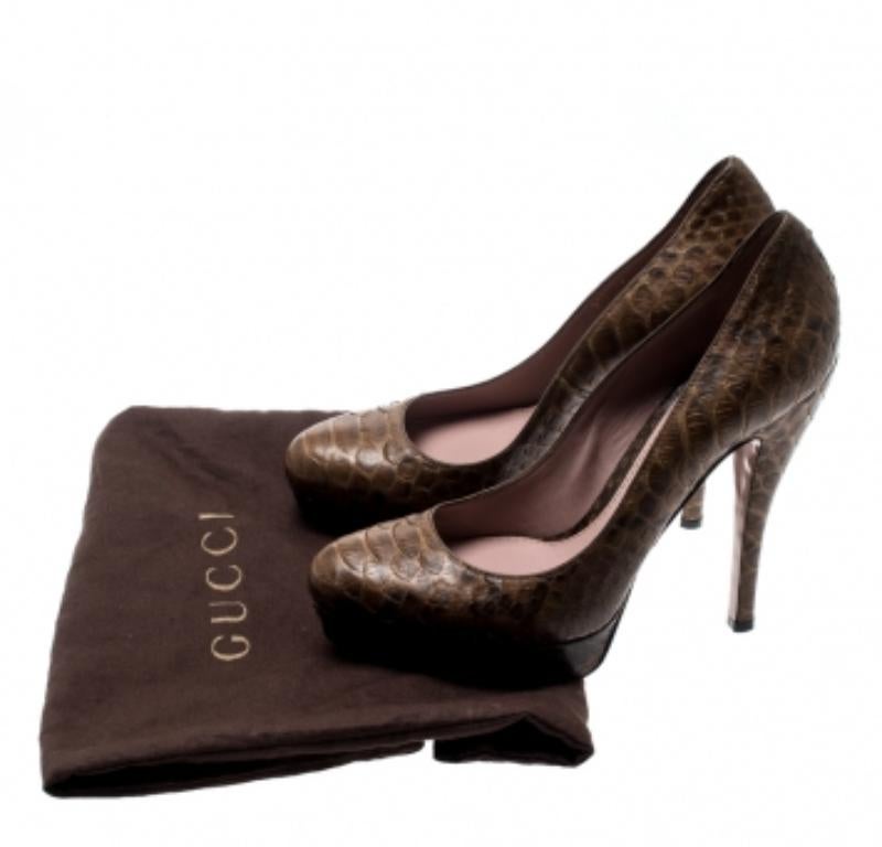 Gucci Pumps con plateau in pitone marrone, esclusive per l'Europa, taglia 38 in vendita 3