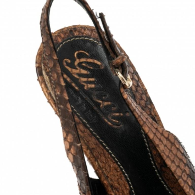 Gucci Sandalias de piel de pitón marrón Sofia Plataforma Peep Toe Slingback Talla 37.5 en Bueno estado para la venta en Dubai, Al Qouz 2