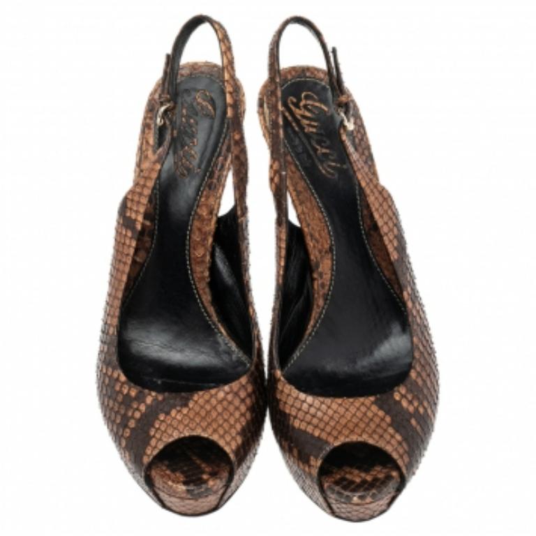 Gucci Sandalias de piel de pitón marrón Sofia Plataforma Peep Toe Slingback Talla 37.5 en venta 1