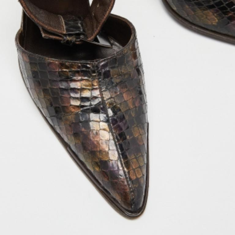 Gucci Sandali a punta con cinturino alla caviglia in pitone marrone misura 36 in vendita 2
