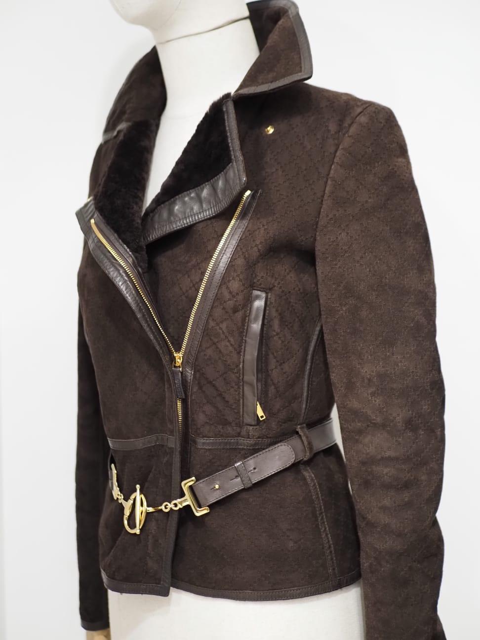 Gucci Brown shearling lamb fur jacket
Totally made in Italy in size 38
Embellished with Gold tone hardware 