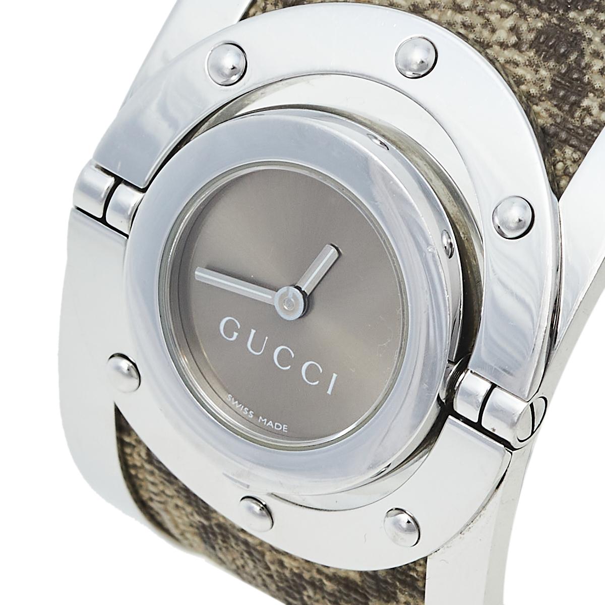 Gucci Brown Stainless Steel GG Canvas Twirl YA112425 Women's Wristwatch 33 mm In Good Condition In Dubai, Al Qouz 2