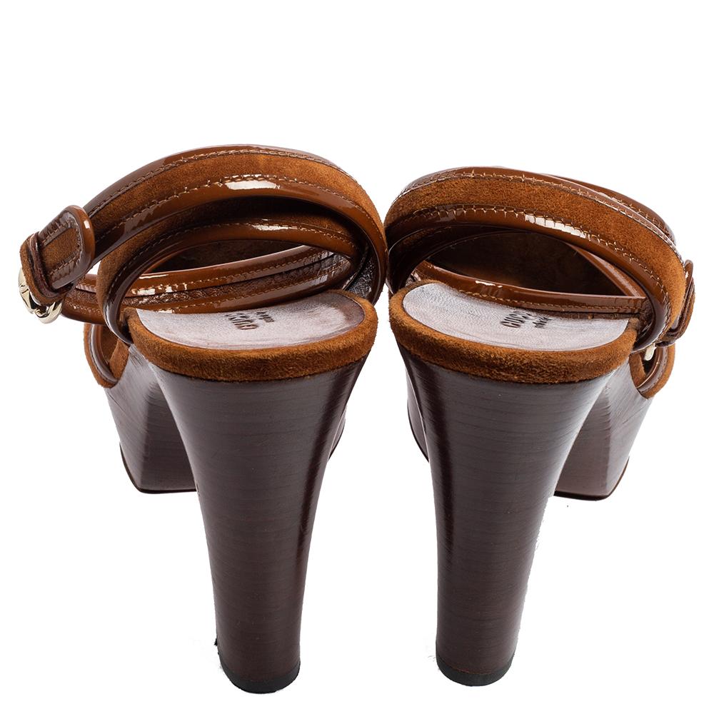 Gucci Brown Suede And Patent Platform Ankle Wrap Sandals Size 37.5 In Good Condition In Dubai, Al Qouz 2