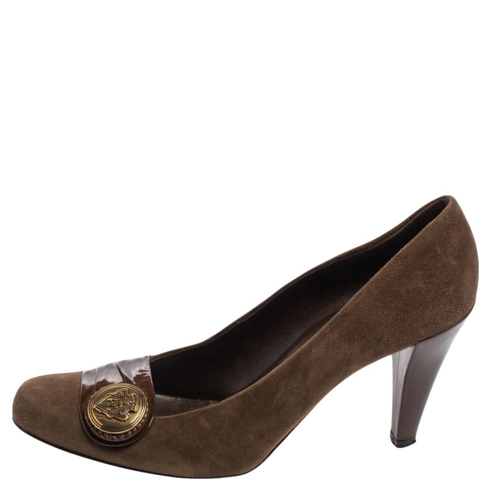 These elegant pumps by Gucci are constructed using brown suede. Covered toes, patent leather with logo buckle detailing, and 9 cm heels complete the design.

Includes: Original Dustbag