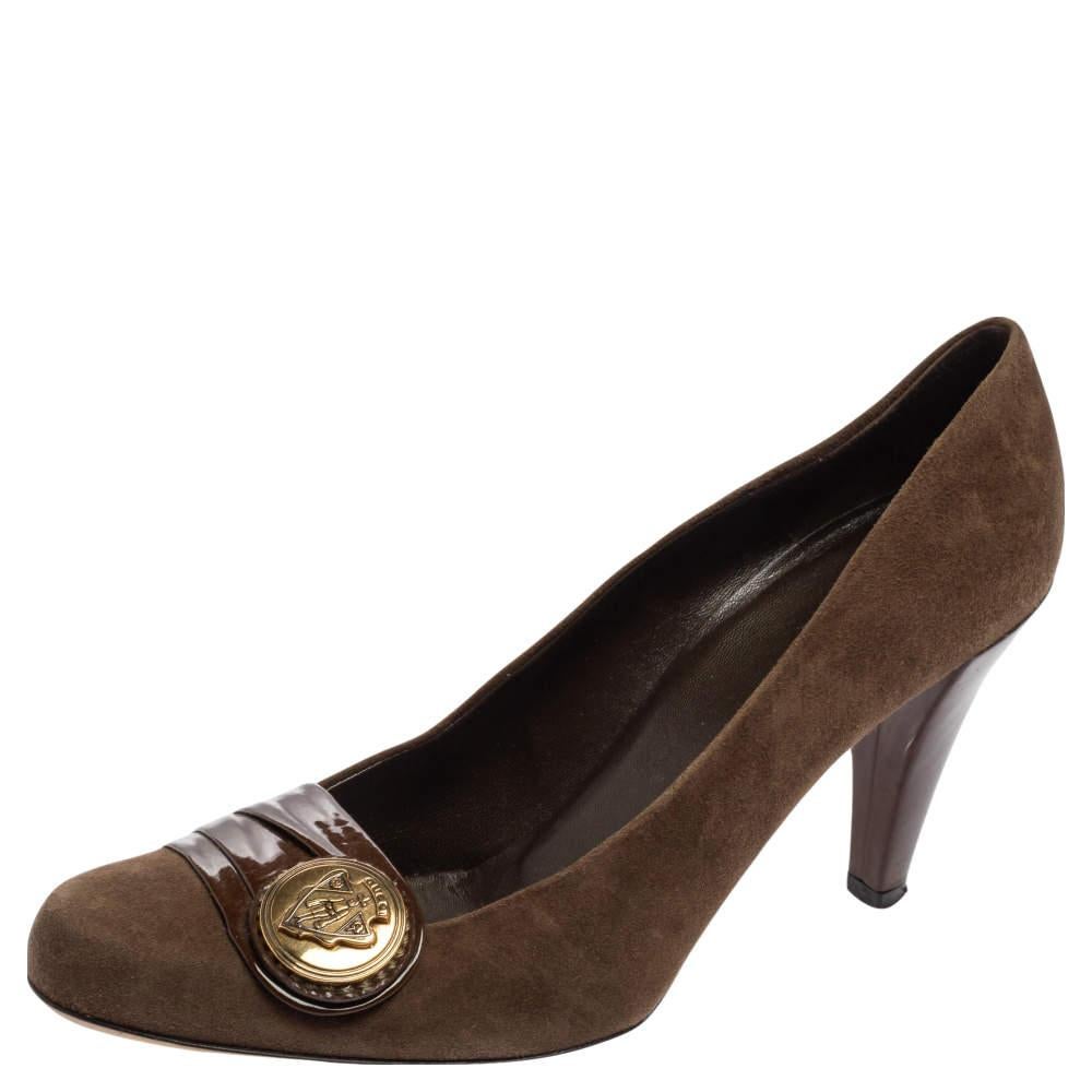 Gucci Brown Suede And Pleated Patent Leather Logo Buckle Pumps Size 38.5 For Sale 1