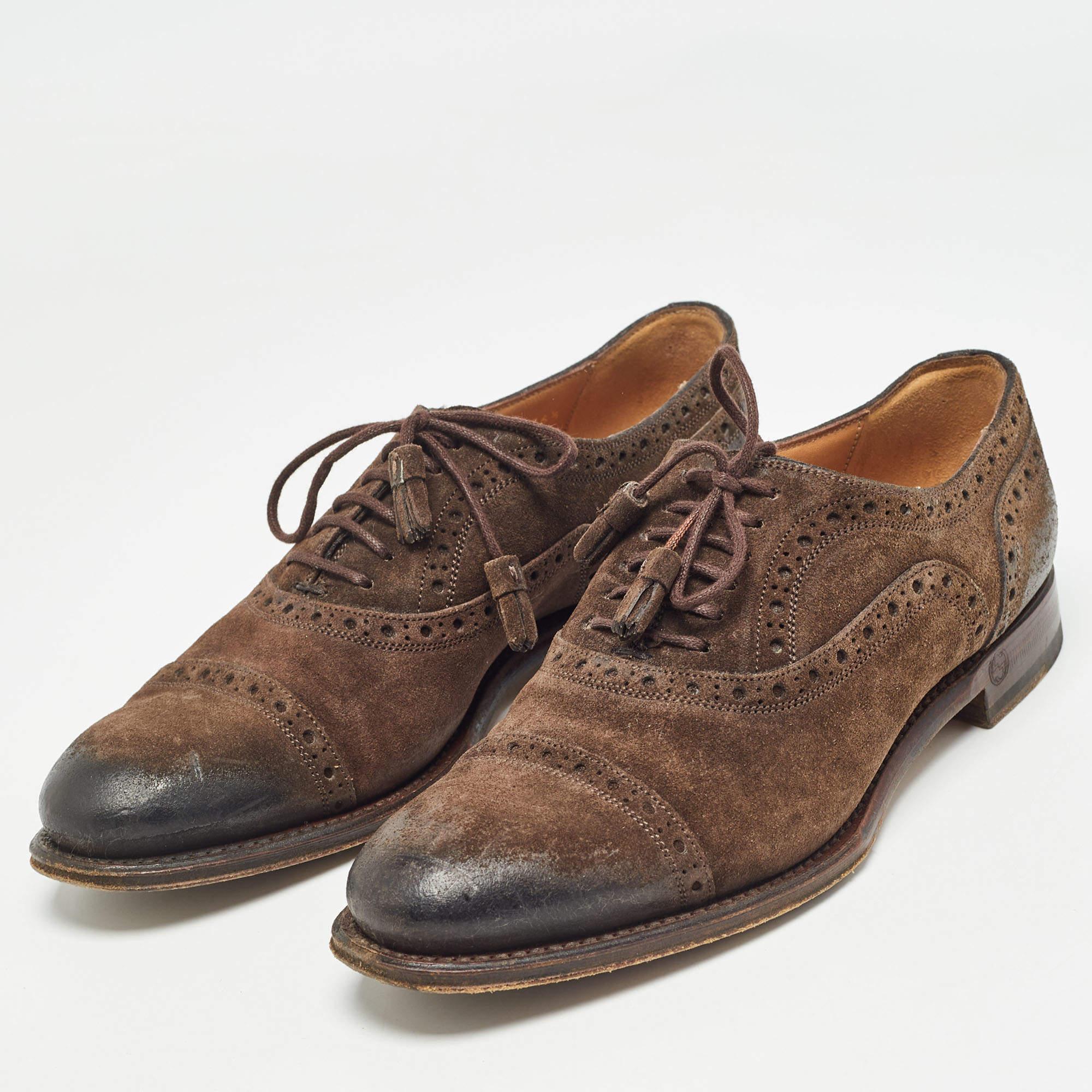 Donnez à votre tenue une touche de luxe avec cette paire de chaussures oxfords Gucci. Les chaussures sont parfaitement cousues pour vous permettre de vous démarquer pendant longtemps.