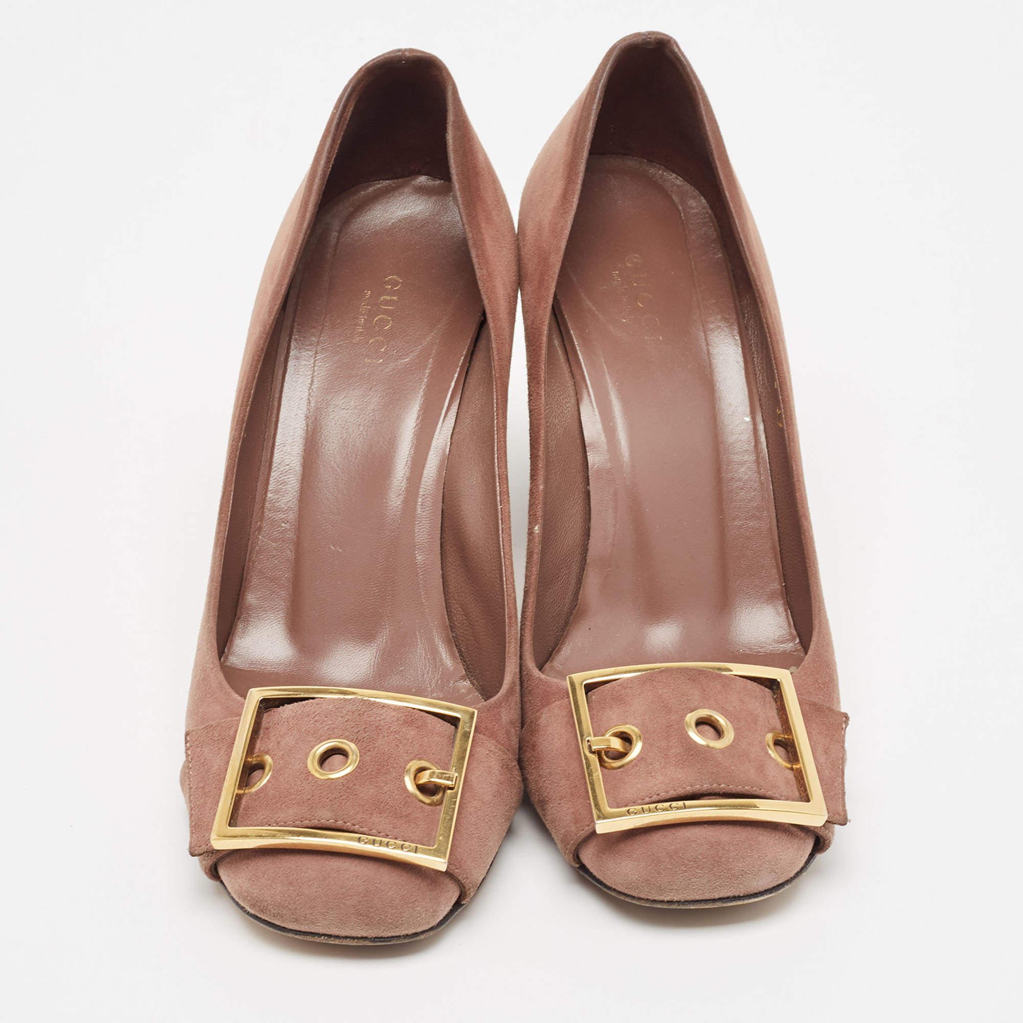 Marrone Gucci Pumps con tacco a blocco in pelle scamosciata marrone con dettaglio fibbia taglia 39