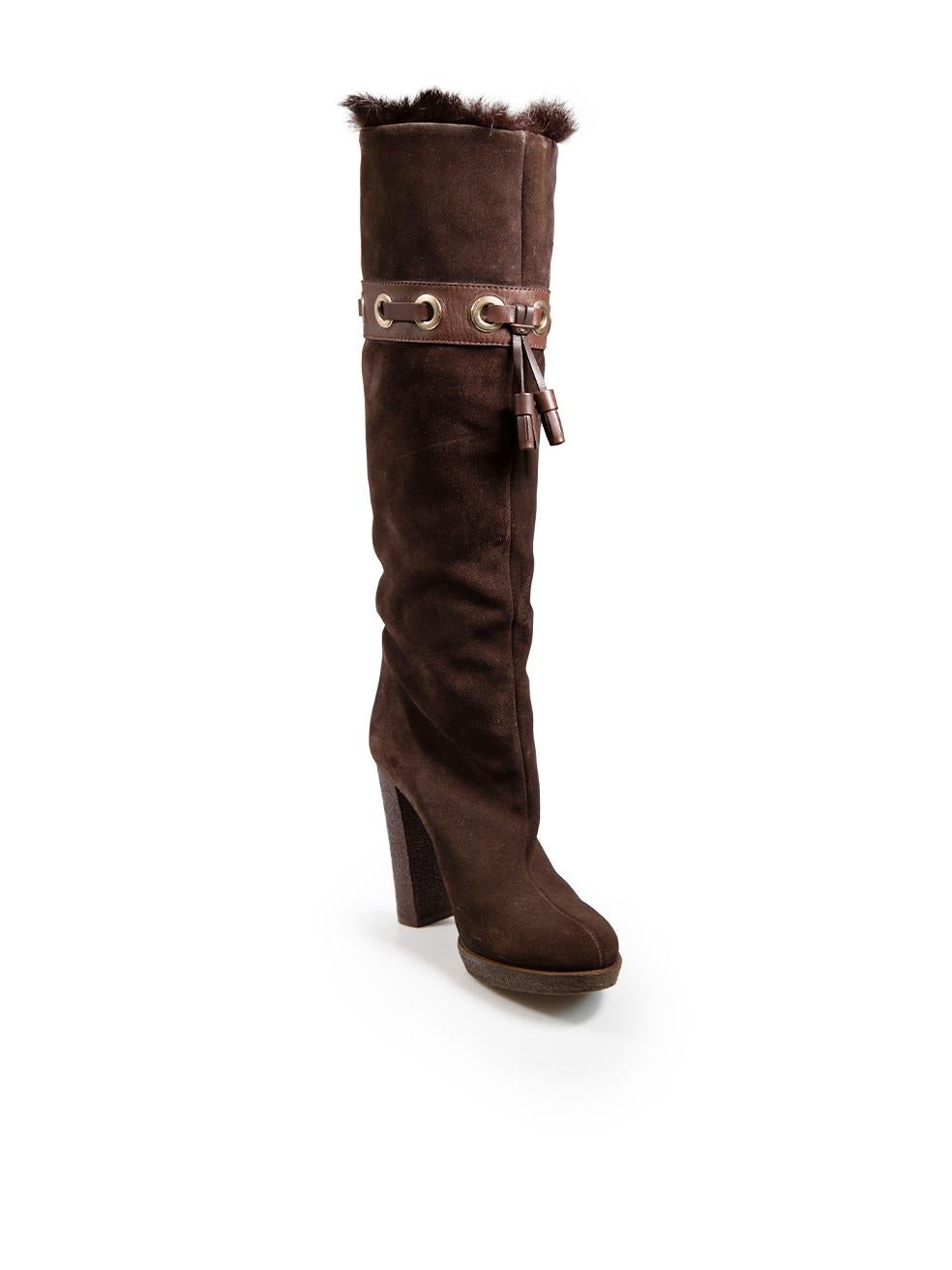 CONDITION is Good. Minor wear to boots is evident. Light wear to outer suede throughout boots, tarnishing to metal eyelets and general wear to soles on this used Gucci designer resale item.
 
 
 
 Details
 
 
 Brown
 
 Suede
 
 Boots
 
 Knee high
 
