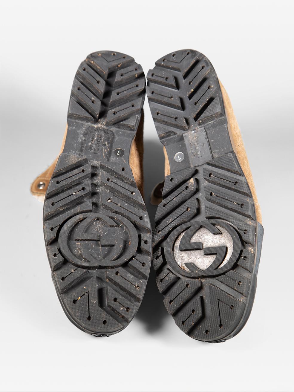 Gucci Stivali in pelle scamosciata marrone GG foderati in shearling misura 7 UK In condizioni buone in vendita a London, GB