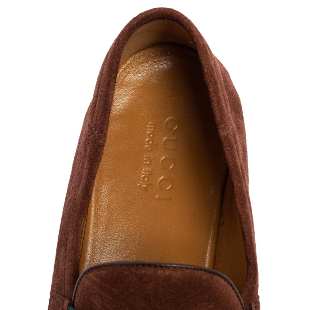 Gucci Brown Suede Web Slip On Loafers Size 41.5 In Good Condition In Dubai, Al Qouz 2