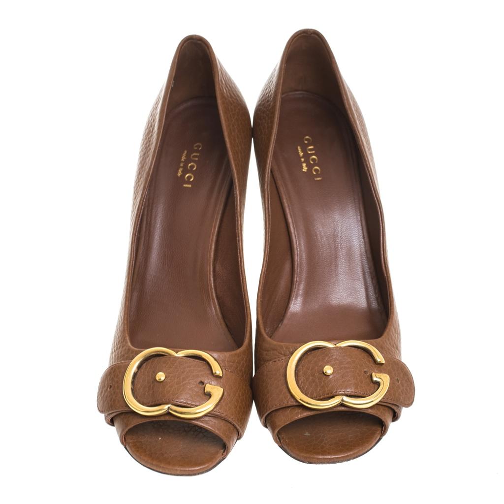 Gucci Brown Textured Leather GG Buckle Peep Toe Pumps Size 38 In Good Condition In Dubai, Al Qouz 2