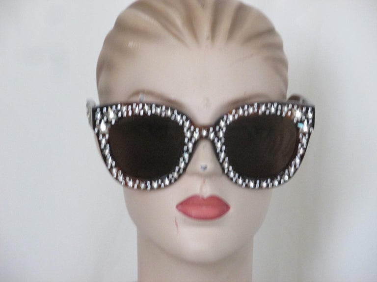 Gucci cat eye online sunglasses with crystals