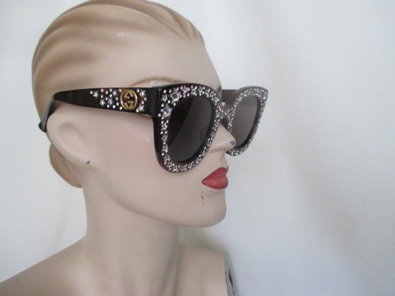 Gucci Brown Tortoise Cat Eye Sunglasses Crystal Stars For Sale at 1stDibs |  gucci star sunglasses, gucci crystal sunglasses, gucci cat eye star  sunglasses