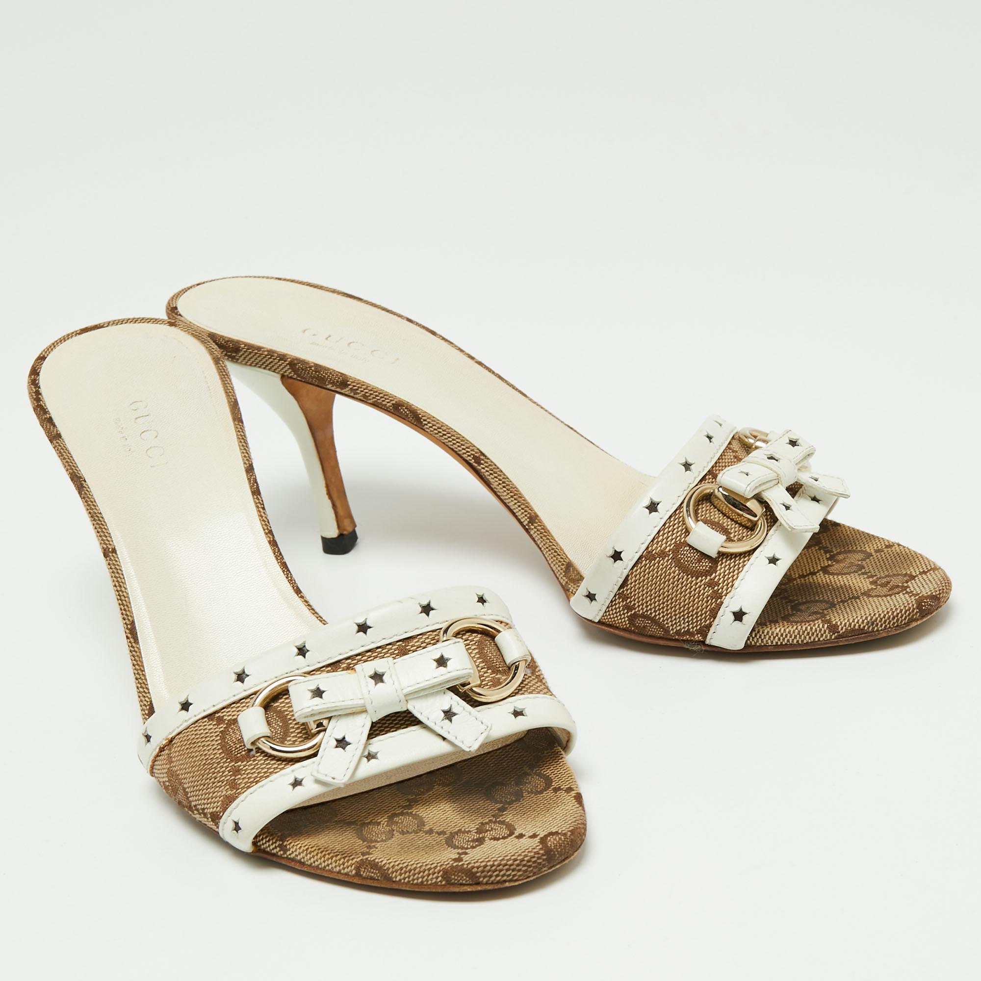 Gucci Brown/White GG Canvas and Leather Bow Horsebit Slide Sandals Size 36.5 In Good Condition In Dubai, Al Qouz 2