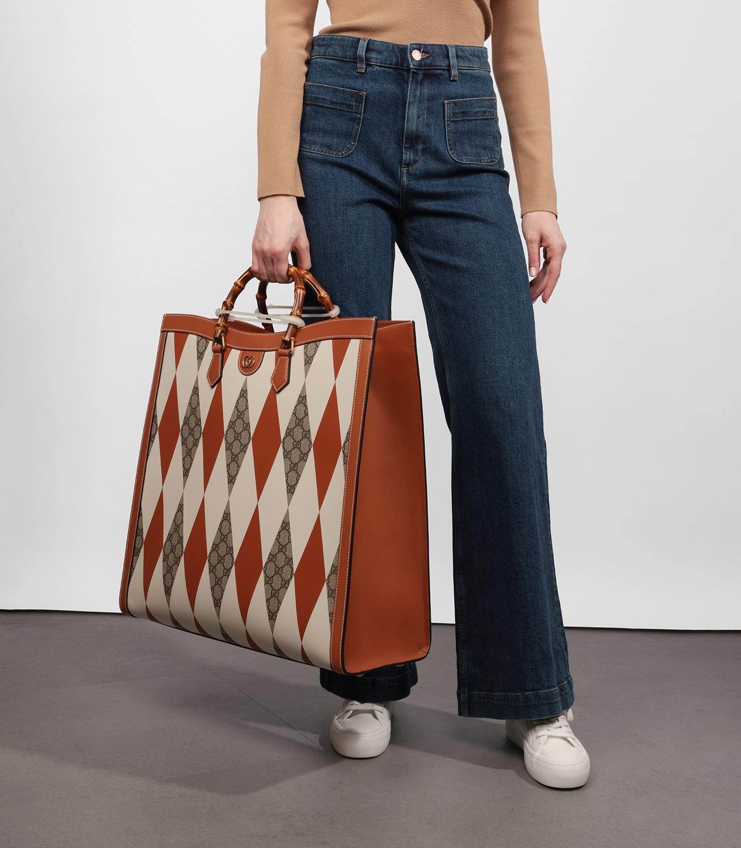Gucci Brown, White & GG Supreme Coated Canvas Patchwork Maxi Diana Blanco en venta