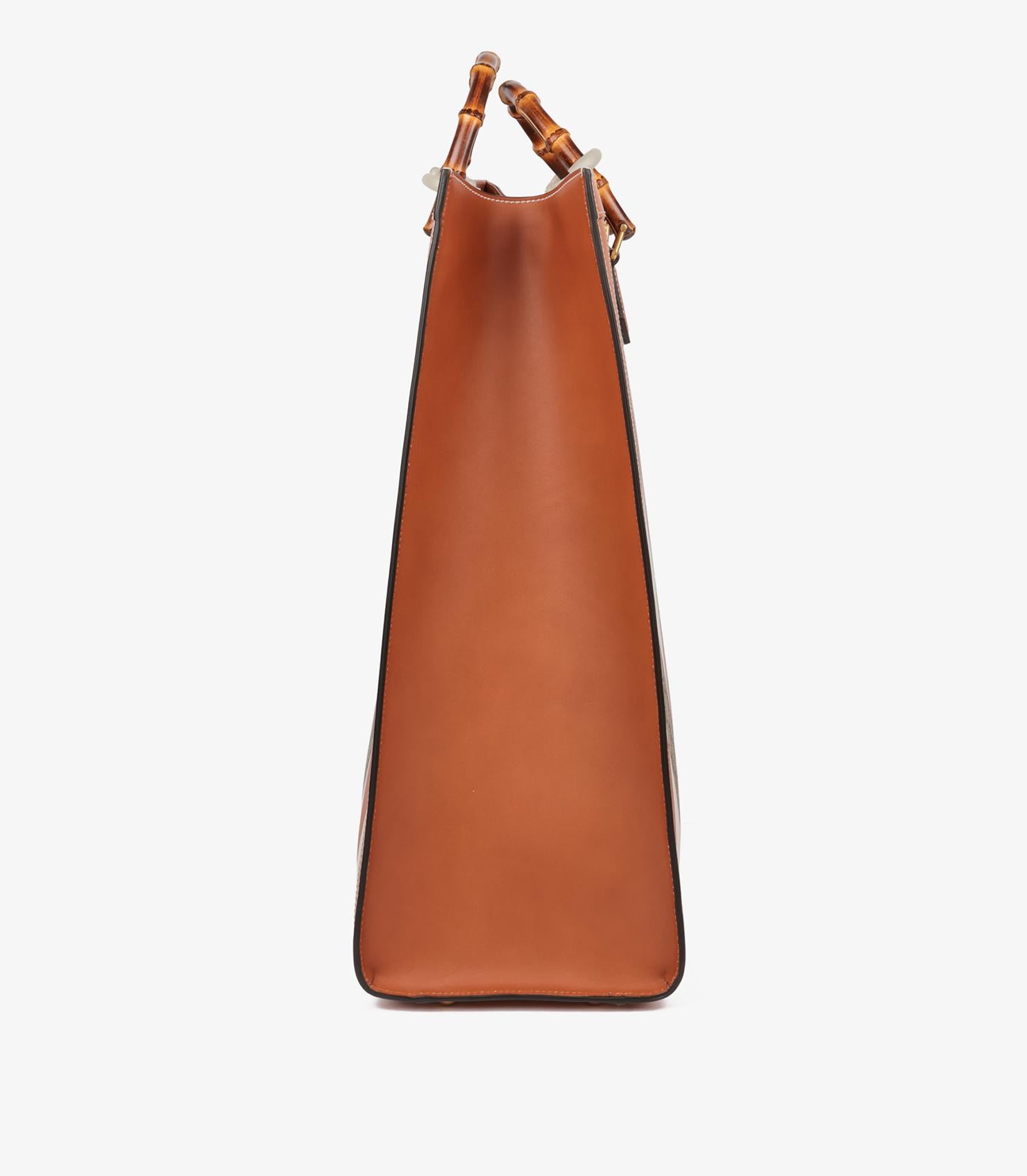 Gucci Brown, White & GG Supreme Coated Canvas Patchwork Maxi Diana en venta 1