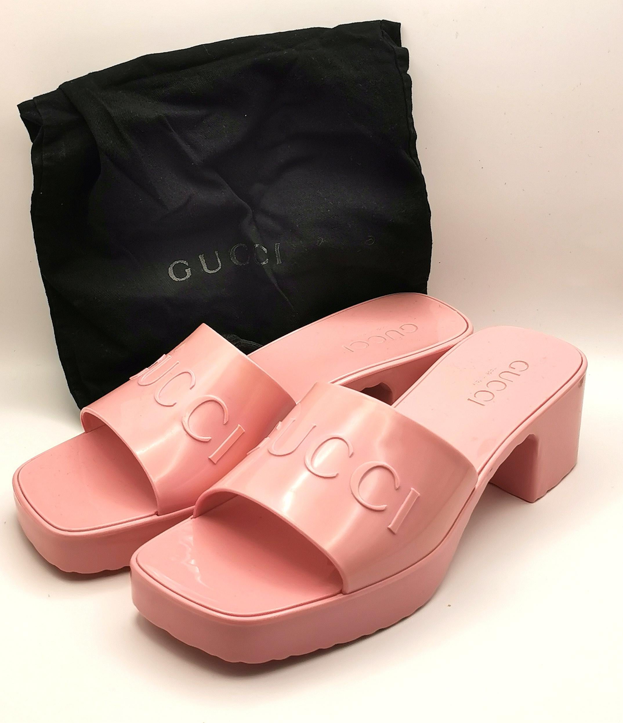 Rosa Gucci Sandali con tacco e plateau in gomma rosa Bubblegum in vendita
