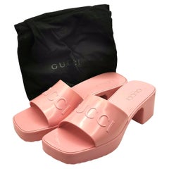 Gucci Bubblegum Pink Gummi-Absatzschienen mit Absatz, Plateausandalen