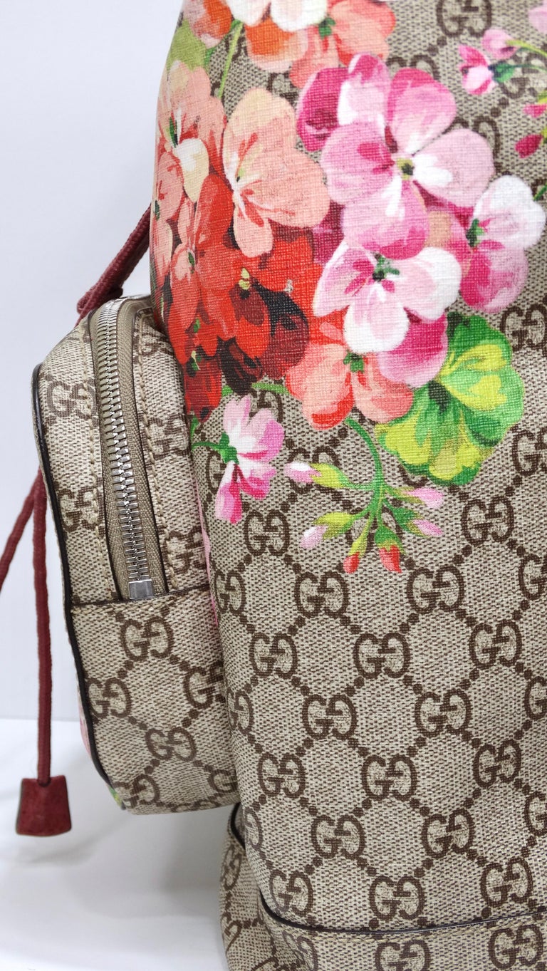 Gucci - Sac à dos à boucle imprimé fleurs GG en toile enduite En vente sur  1stDibs