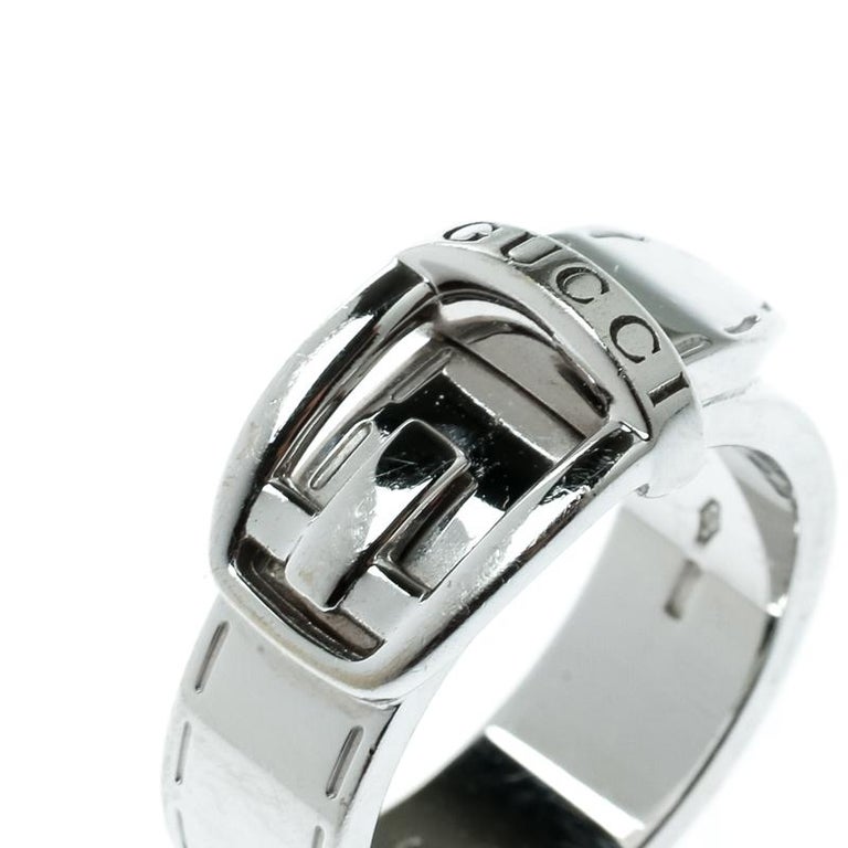 Gucci Buckle Belt Motif 18k White Gold Ring Size 49 For Sale at 1stDibs