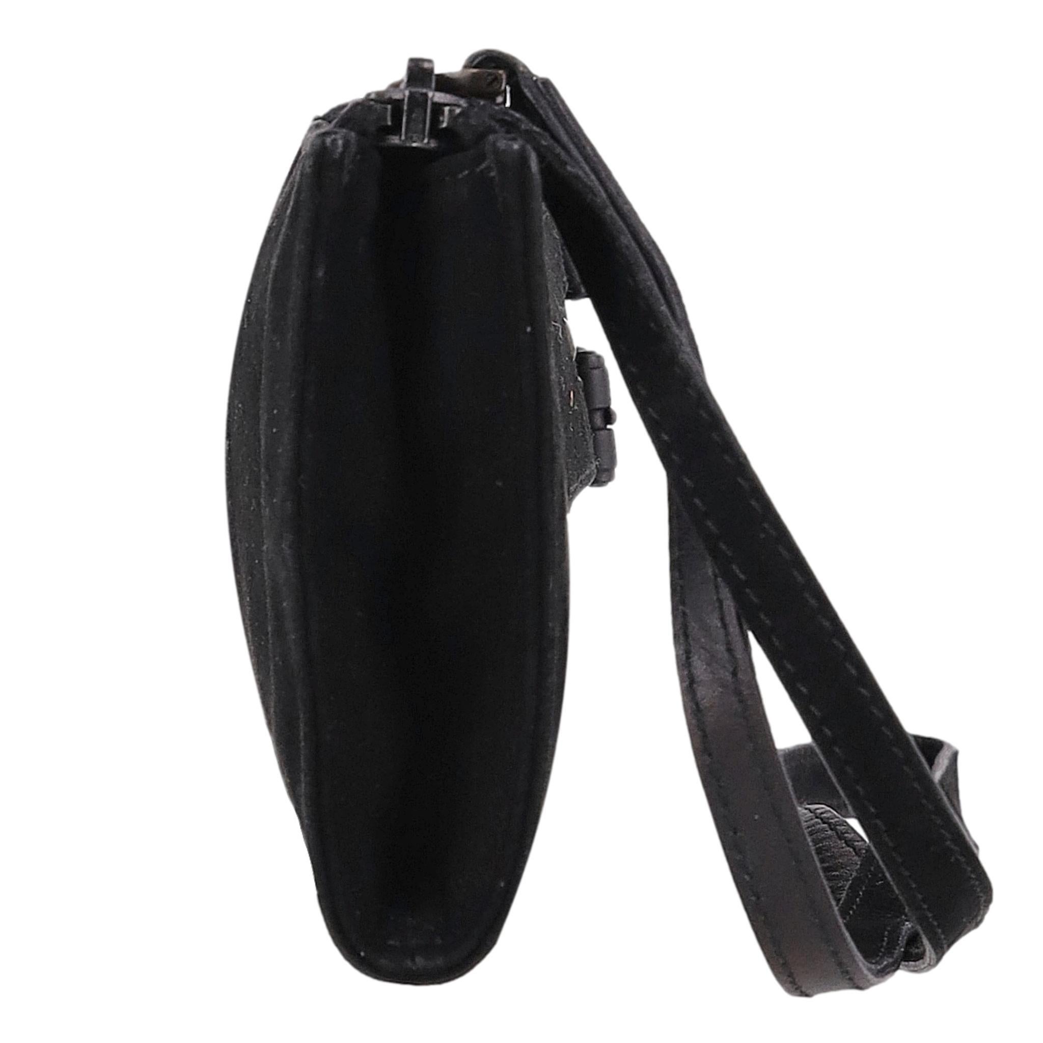 Noir Pochette en daim avec boucle de Gucci en vente