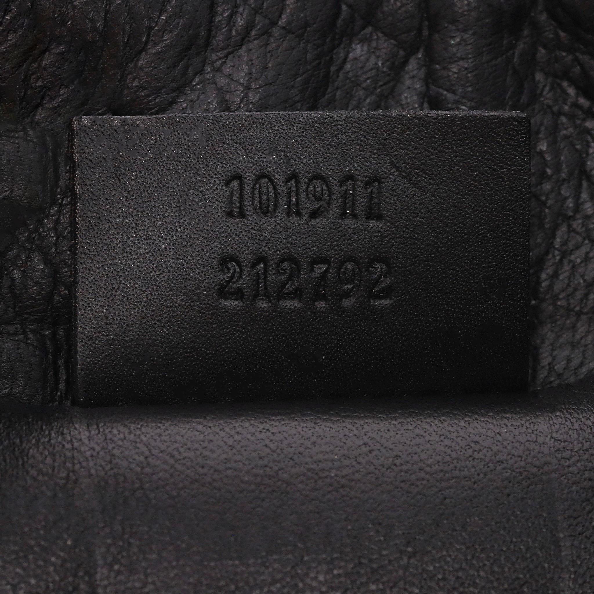 Pochette en daim avec boucle de Gucci en vente 2