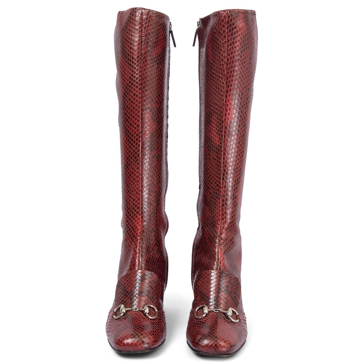100% authentic Gucci Lillian knee-high boots in burgundy python snakeskin with silver-tone horsebit embellishment. Open with a zipper on the inside. Have been worn and are in excellent condition. 

2014 Fall/Winter

Measurements
Imprinted