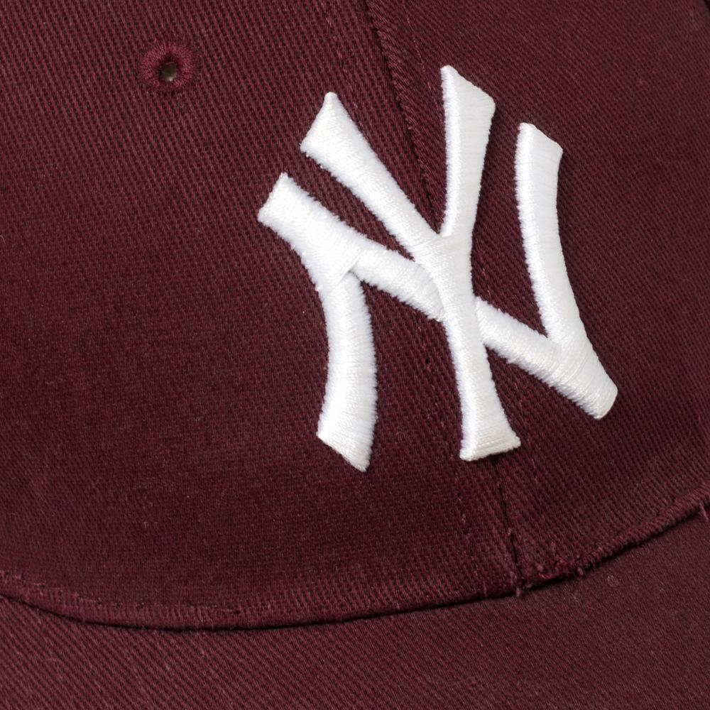 Gucci Burgundy Butterfly Appliqued NY Yankees Patch Baseball Cap In Good Condition In Dubai, Al Qouz 2