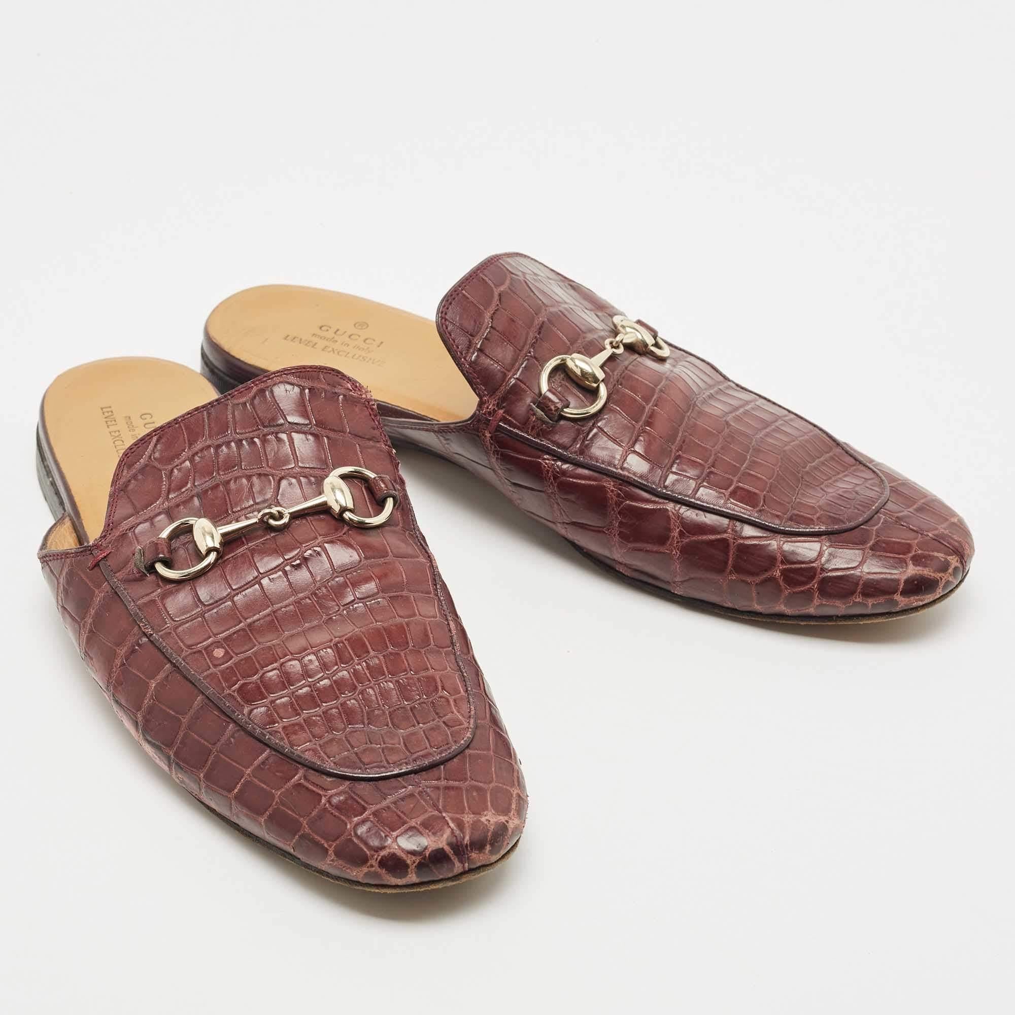 Gucci Burgundy Croc Embossed Leather Princetown Flat Mules Size 42.5 In Good Condition In Dubai, Al Qouz 2