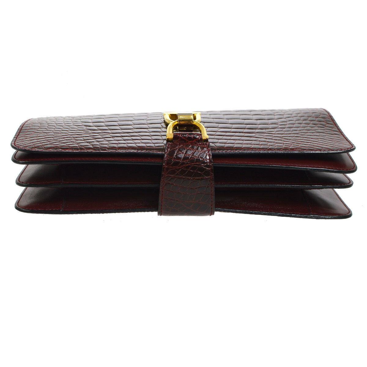 Gucci Burgundy Crocodile Leather Toggle 2 in 1 Clutch Evening Shoulder Flap Bag In Good Condition In Chicago, IL