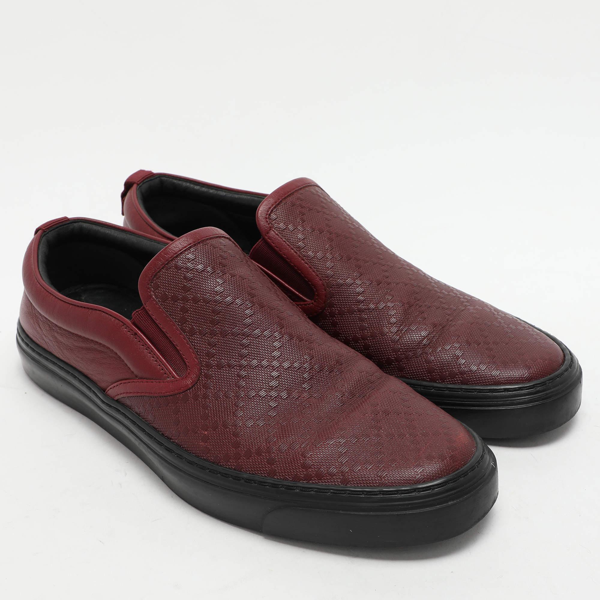 Gucci Burgunderfarbene Diamant-Leder-Slip-On-Turnschuhe 41,5 im Zustand „Gut“ im Angebot in Dubai, Al Qouz 2
