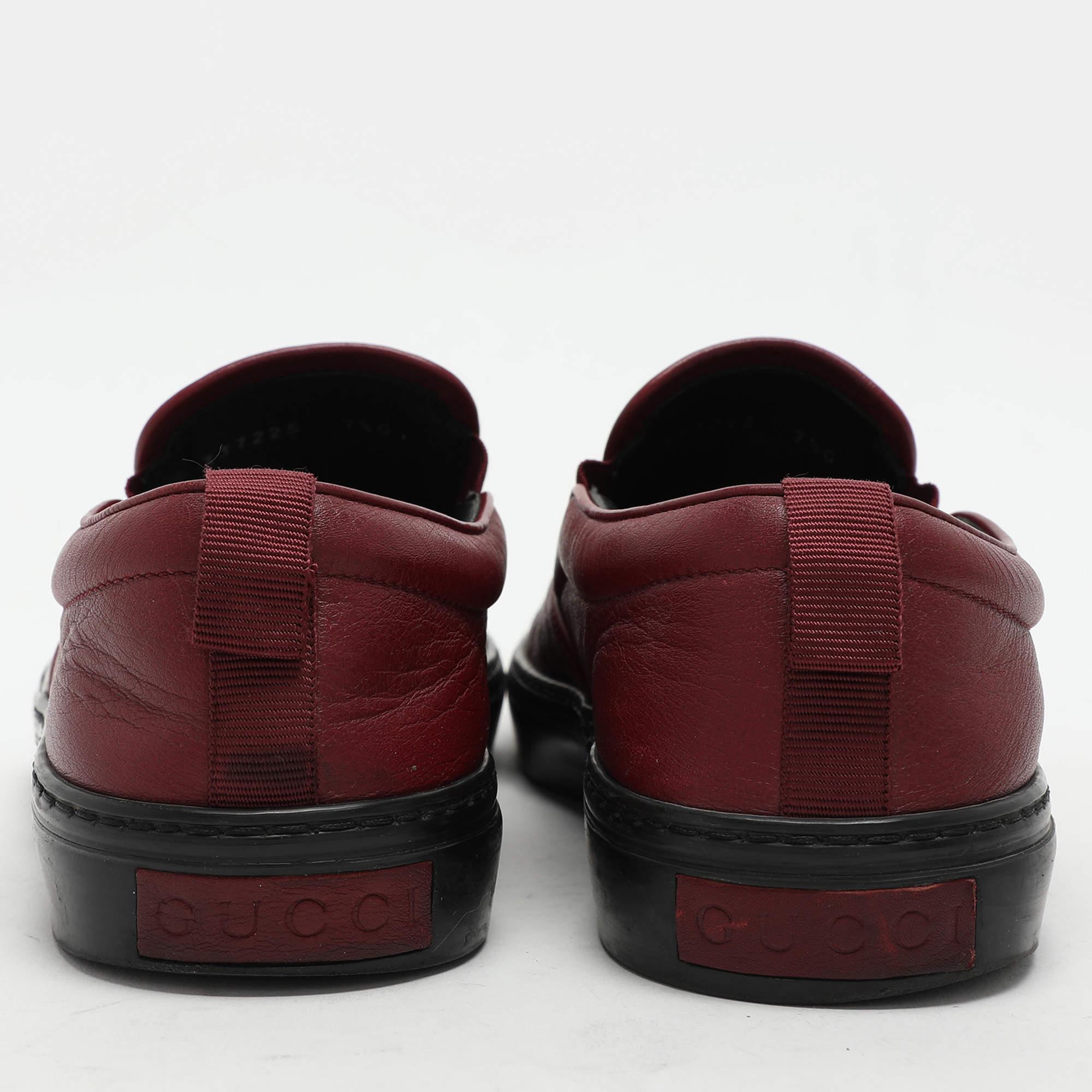 Gucci Burgunderfarbene Diamant-Leder-Slip-On-Turnschuhe 41,5 Herren im Angebot