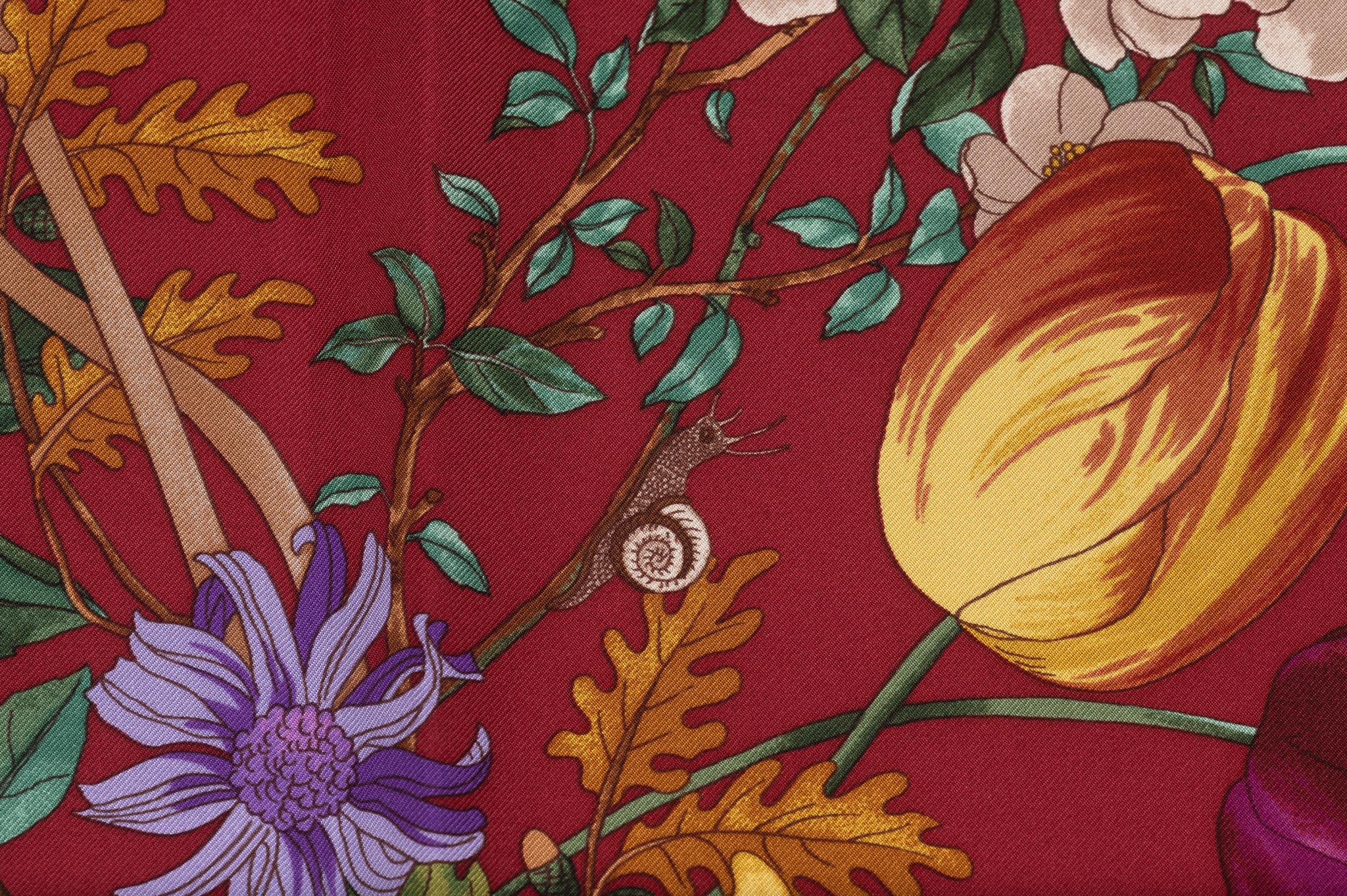 Gucci Burgundy Flowers Silk Scarf In Excellent Condition For Sale In West Hollywood, CA