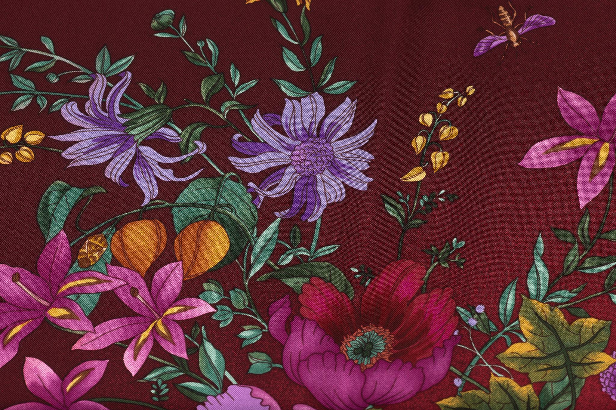 Women's or Men's Gucci Burgundy Flowers Silk Scarf For Sale