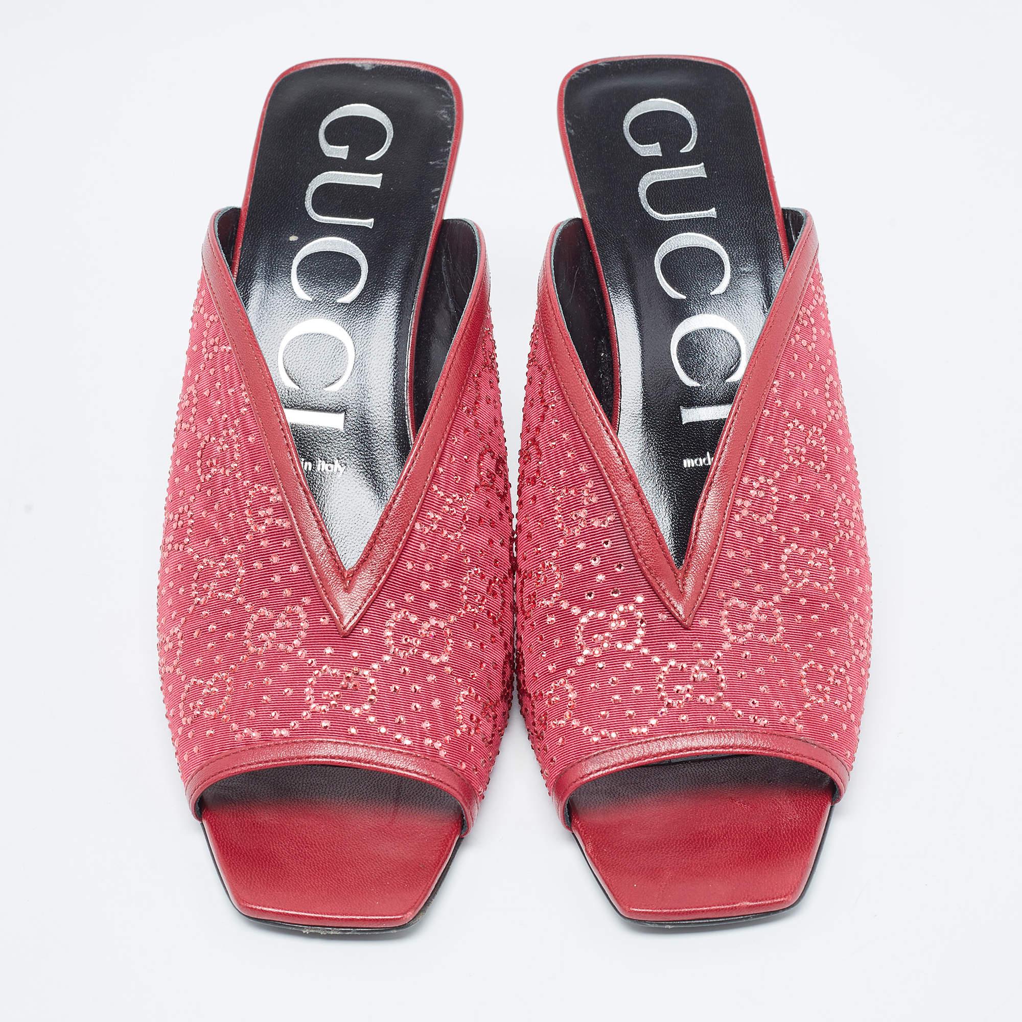 Gucci Burgundy Leather and Canvas Mules Size 40.5 In Good Condition For Sale In Dubai, Al Qouz 2