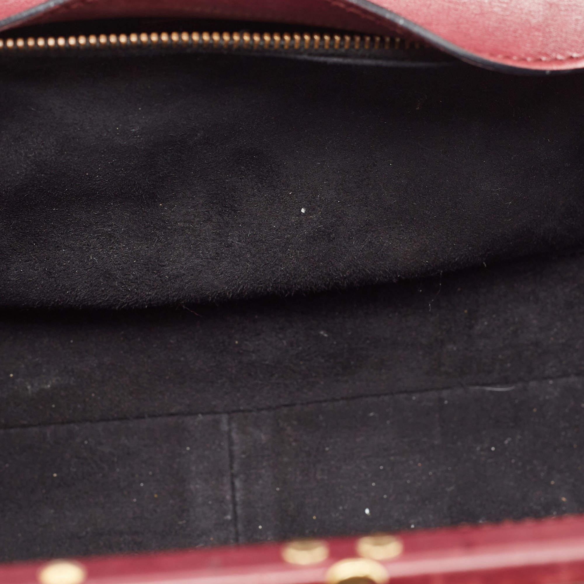 Burgunderfarbene Gucci Lady Stirrup Top Handle Bag aus Leder und Wildleder im Angebot 10