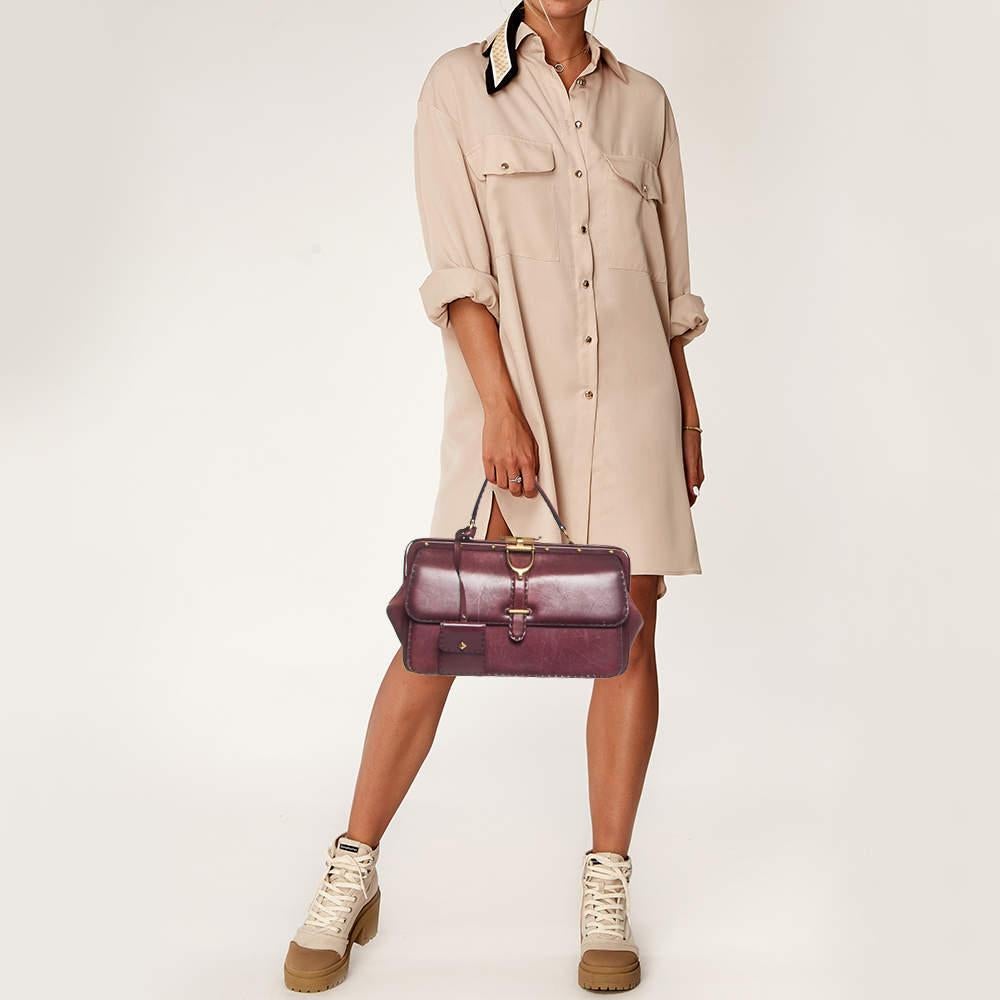 Burgunderfarbene Gucci Lady Stirrup Top Handle Bag aus Leder und Wildleder im Zustand „Relativ gut“ im Angebot in Dubai, Al Qouz 2