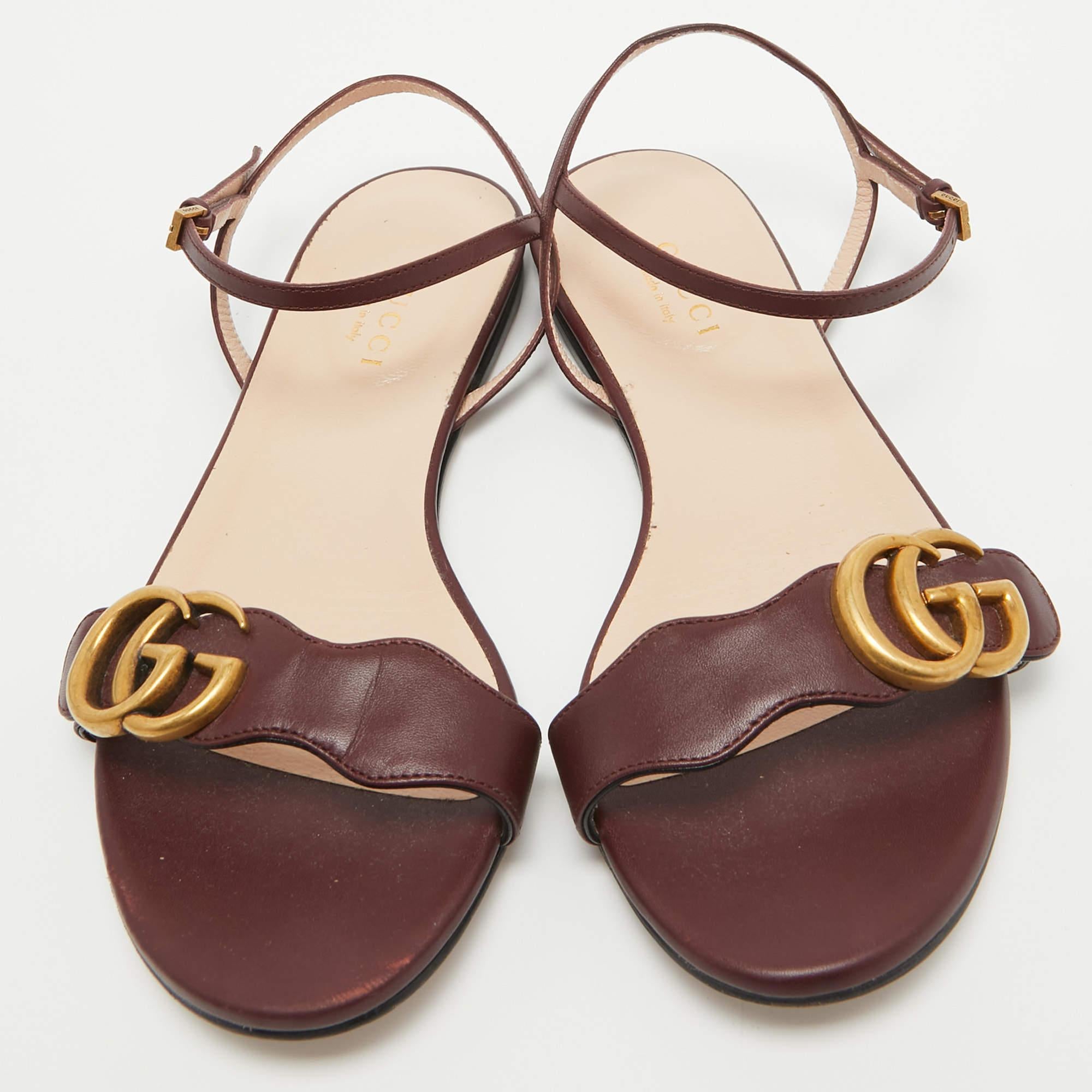Gucci Burgundy Leather GG Marmont Ankle Strap Flat Sandals Size 35 In Good Condition In Dubai, Al Qouz 2