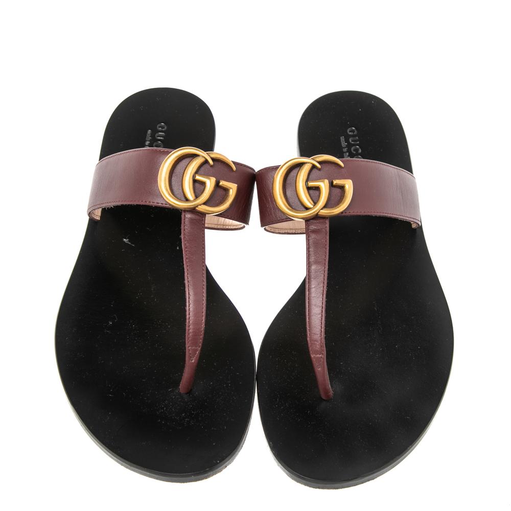Gucci Burgundy Leather GG Marmont Thong Sandals Size 38 In Good Condition In Dubai, Al Qouz 2