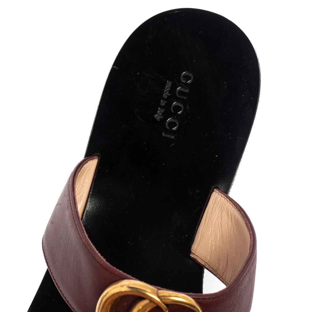 Gucci Burgundy Leather GG Marmont Thong Sandals Size 39 In Good Condition In Dubai, Al Qouz 2