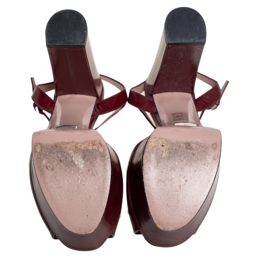 Gucci Burgundy Leather Horsebit Ankle Strap Platform Sandals Size 38 In Good Condition In Dubai, Al Qouz 2