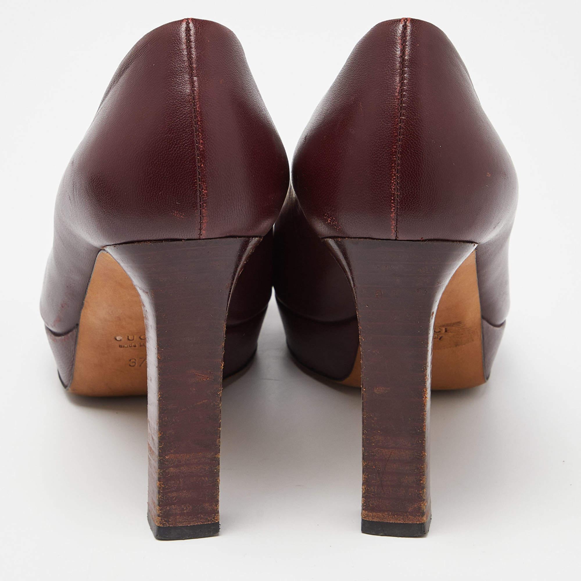Women's Gucci Burgundy Leather Horsebit Peep Toe Platform Pumps Size 37 For Sale