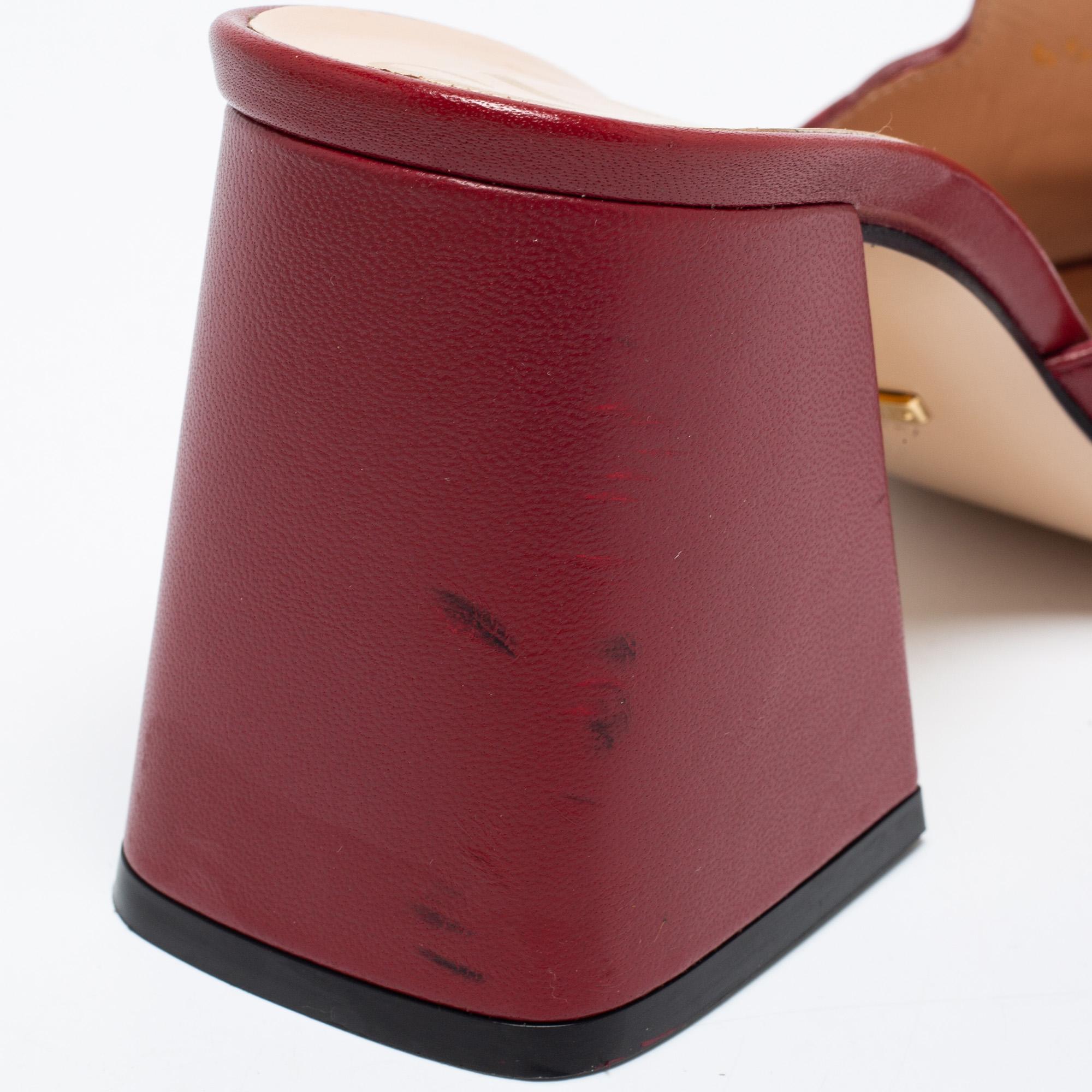 Gucci Burgundy Leather Horsebit Slide Sandals Size 38 In Good Condition In Dubai, Al Qouz 2