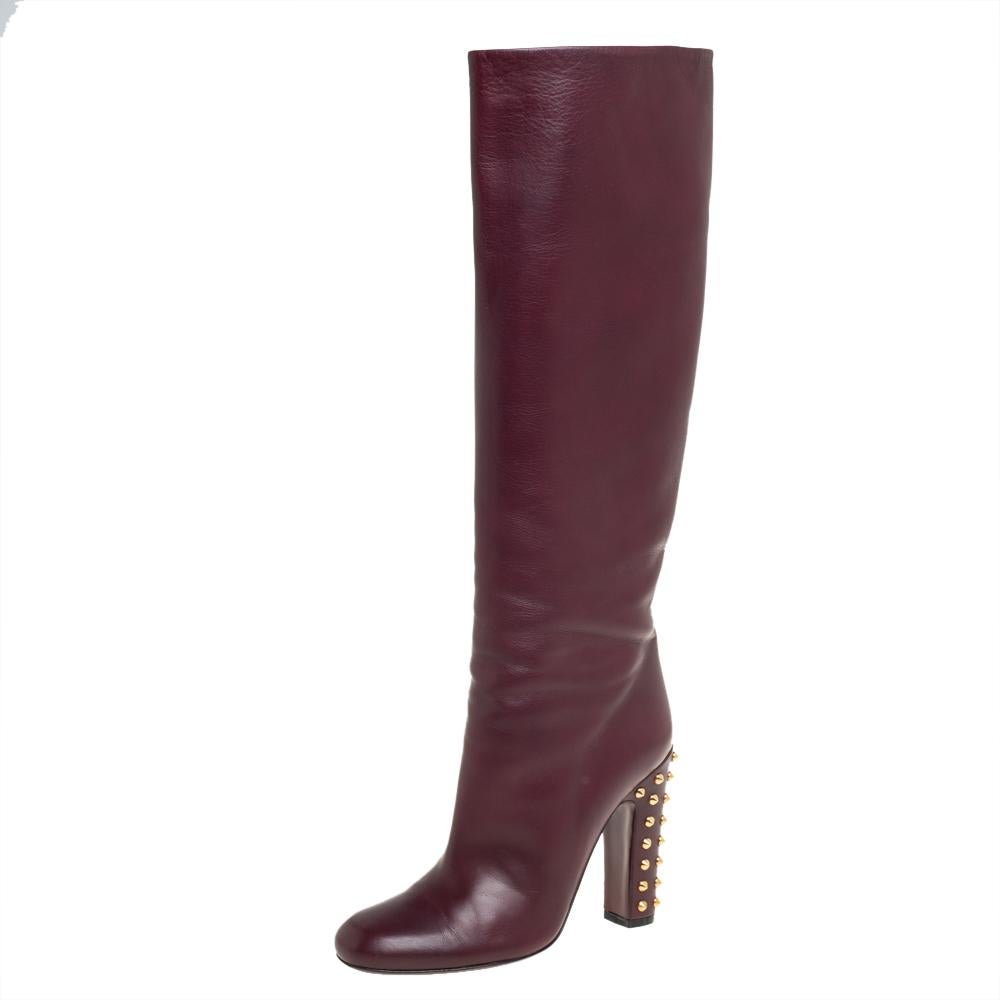 These stunning boots by Gucci exude sophistication and deliver comfort. Crafted in Italy, they are made from quality leather and come in a classic shade of burgundy. The boots are further lined with leather and feature embellished high block heels.