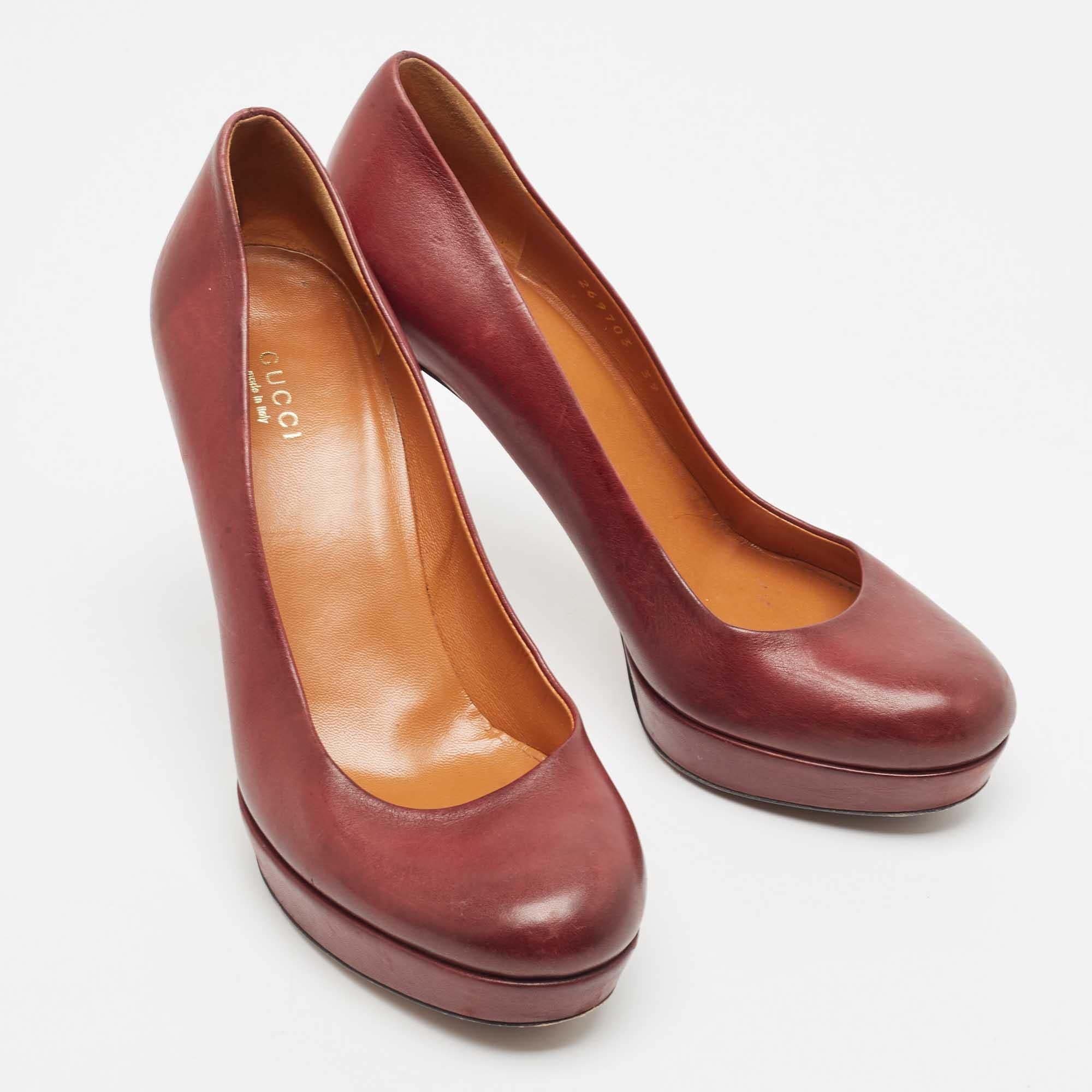 Gucci Burgundy Leather Round Toe Platform Pumps Size 39 In Fair Condition For Sale In Dubai, Al Qouz 2