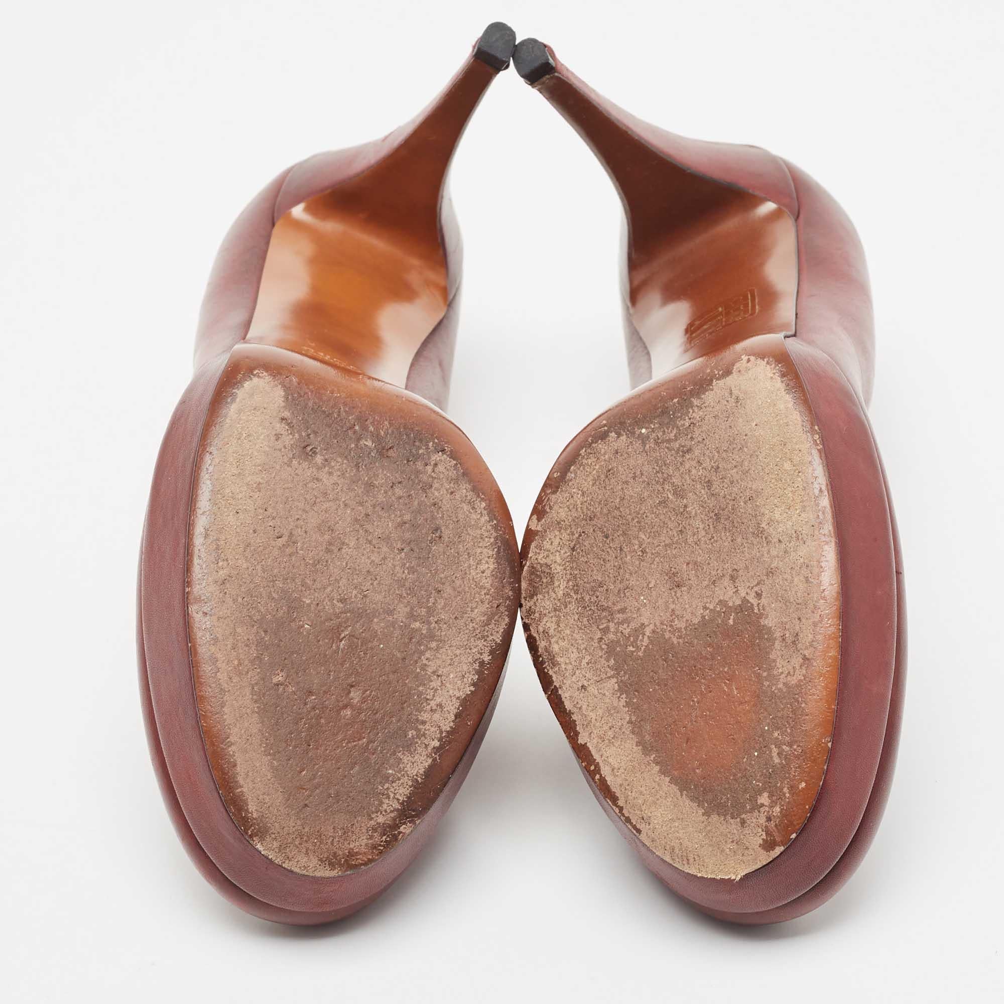 Gucci Burgundy Leather Round Toe Platform Pumps Size 39 For Sale 1