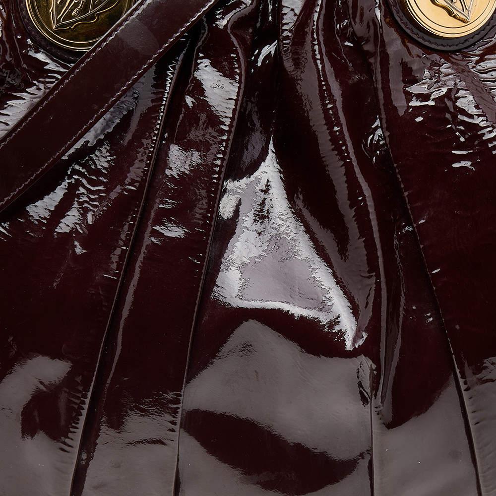 Gucci Große Hysteria-Tasche aus burgunderfarbenem Lackleder im Angebot 4