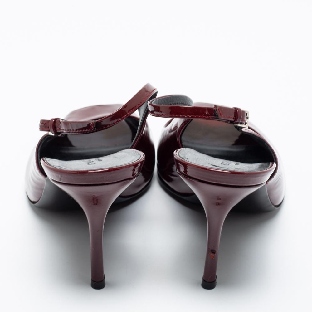 Gucci Burgundy Patent Leather Peep Toe Slingback Sandals Size 39.5 In Good Condition In Dubai, Al Qouz 2